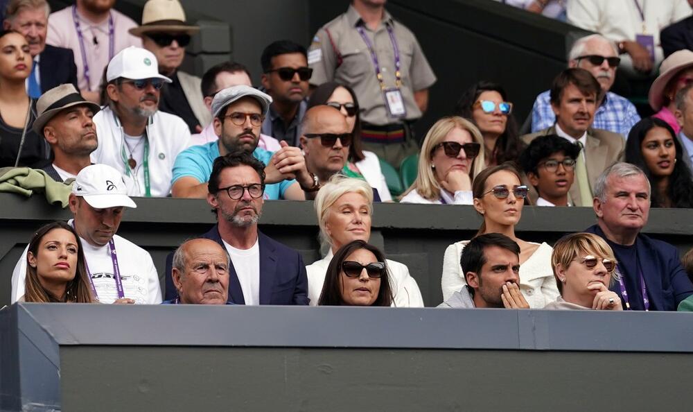 Srpski glumac je sedeo iza Hju Džekmana i bez reči pratio meč.