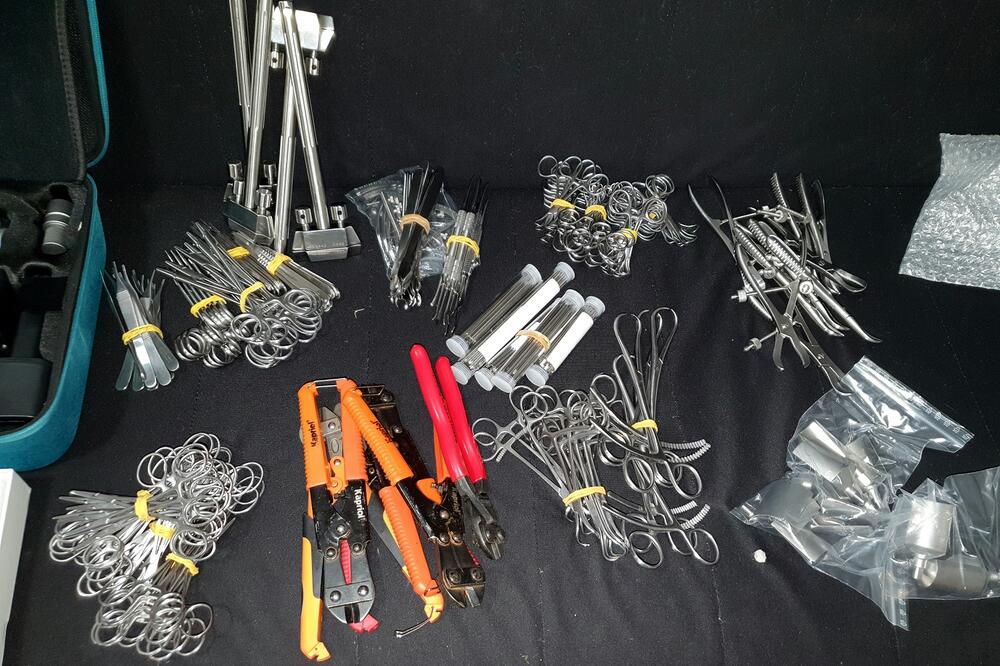 NOVA BIZARNA ZAPLENA SRPSKIH CARINIKA: Majstor prijavio PRAZAN KAMION, uveravao službenike, KAD ONO... ŠOK! (FOTO)