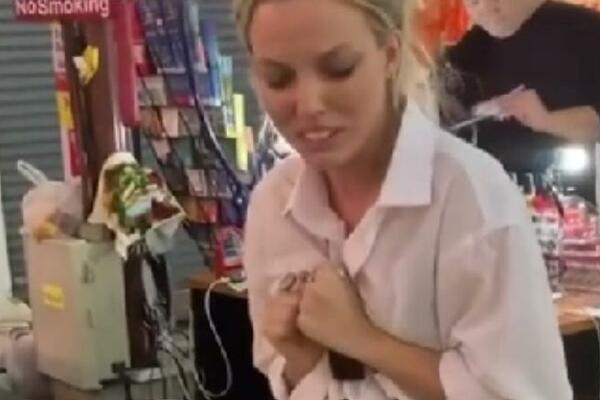 VIKTORIJA OTIŠLA NA POPULARNI TRETMAN KOJI ŽENE OBOŽAVAJU, PA DOŽIVELA HOROR: Ostala bez svih PET PRSTIJU na nozi