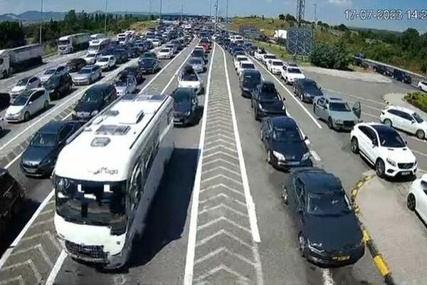 NA GRANICI SA OVOM ZEMJOM KILOMETARSKE KOLONE VOZILA: Pao sistem, a evo kada se očekuje da će PRORADITI