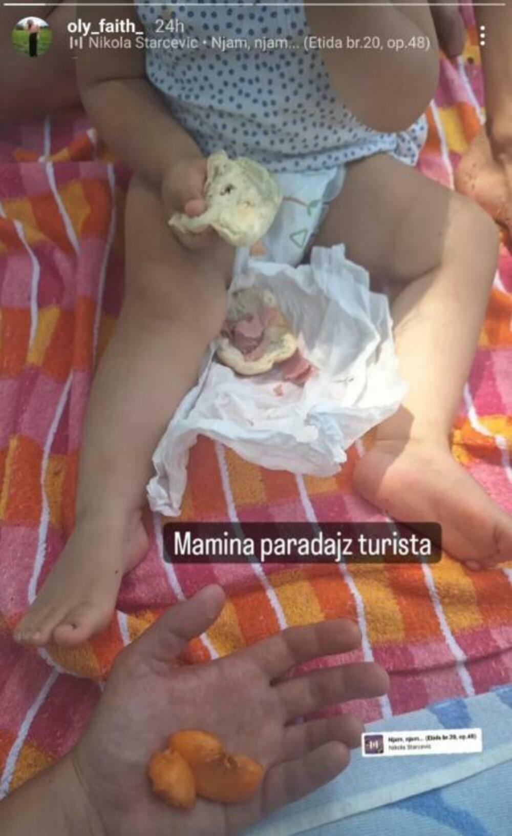 Miodrag i Olja Dragičević na letovanju sa ćerkom