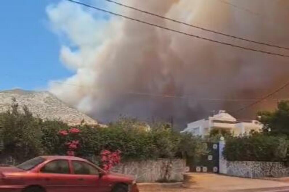 ZEMLJOTRES POGODIO KRIT DOK SE ZEMLJA BORI SA KATASTROFALNIM POŽARIMA: Gore omiljena letovališta Srba (VIDEO)