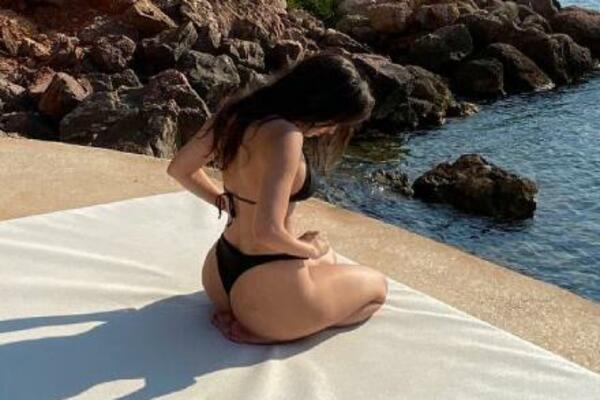 ĆERKA HARISA I MELINE U JEKU SKANDALA NAPUSTILA SRBIJU: Razvod je GLAVNA TEMA, a onda ne želi više da BUDE OVDE