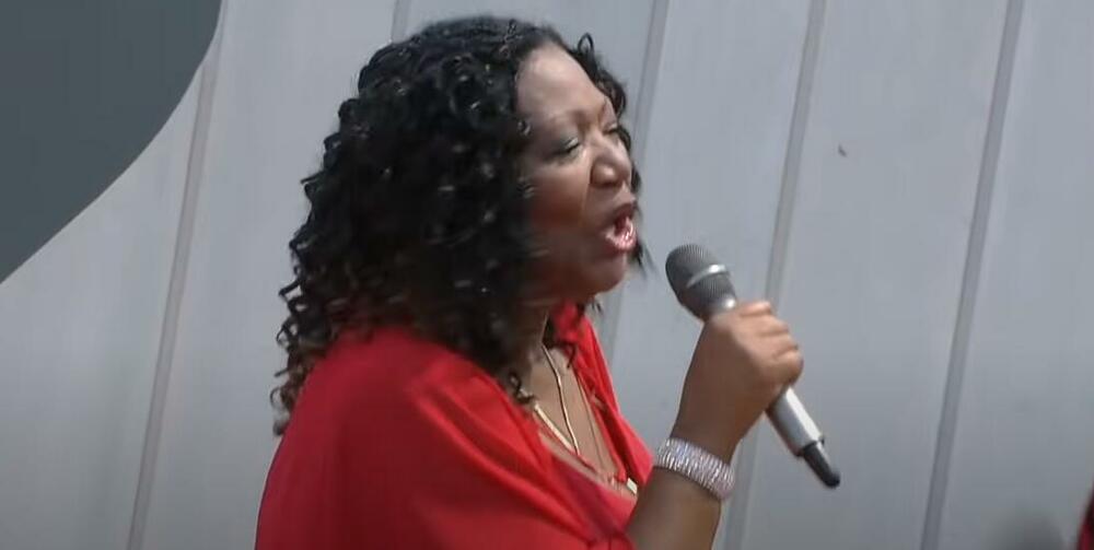 Pevačica Liz Mičel, nekadašnja članica čuvenog benda 'Boni M' hitno je prevezena u bolnicu nakon saobraćajne nezgode.