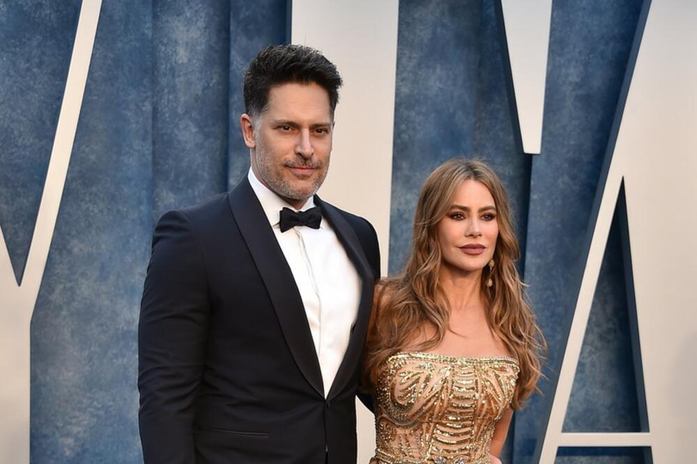 ODMERAVAO JOJ ZADNJICU U BELOJ KUĆI, A SADA SE RAZVODI OD NJE: Ovo je ISTINA o braku Džoa i Vergare