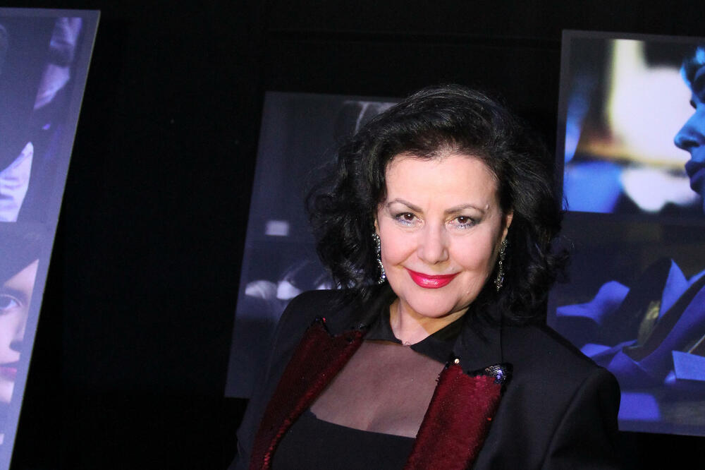 LEPOTA KAKVA SE JEDNOM RAĐA: Stare FOTOGRAFIJE Snežane Savić su dokaz da je bila NAJLEPŠA ŽENA u Jugi