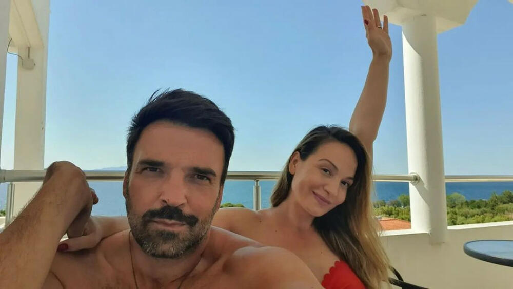 Pored Jelene Tomašević je i golišavi Ivan Bosiljčić