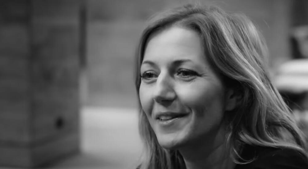 Profesionalnu karijeru započela je radom na produkciji TV reklama.