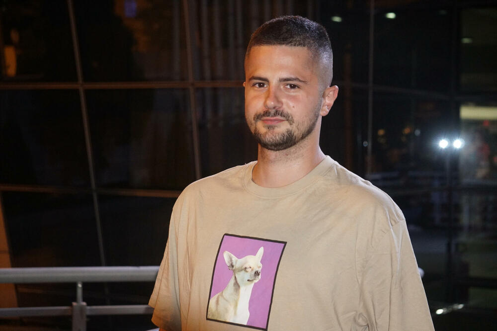 ISPLIVALA INTIMNA FOTOGRAFIJA IZ PRIVATNE ARHIVE! Bivši rijaliti učesnik FRAPIRAO naciju, SKORO SVE MU SE VIDI