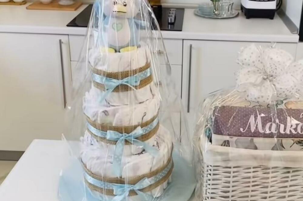 TORTA OD PELENA POSTALA JE HIT KOD SRBA: Odnesite OVAJ poklon i ODUŠEVITE TRUDNICU, napravićete je sami OČAS POSLA