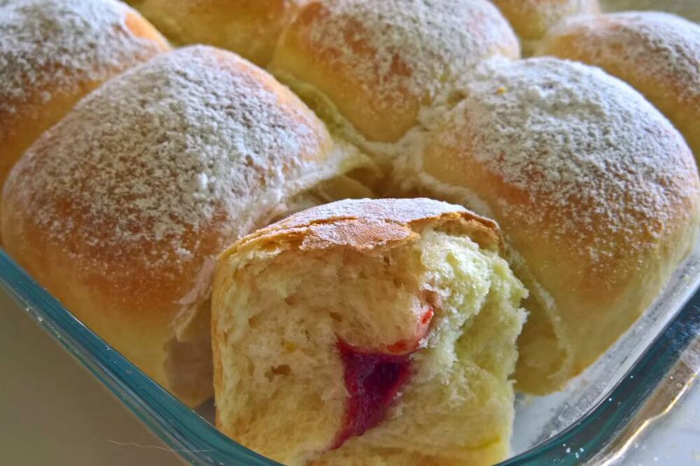 SVI SMO SE UŽELELI OVOG JUGOSLOVENSKOG SLATKIŠA: Punite ga čime god POŽELITE, pravi se očas posla (RECEPT)