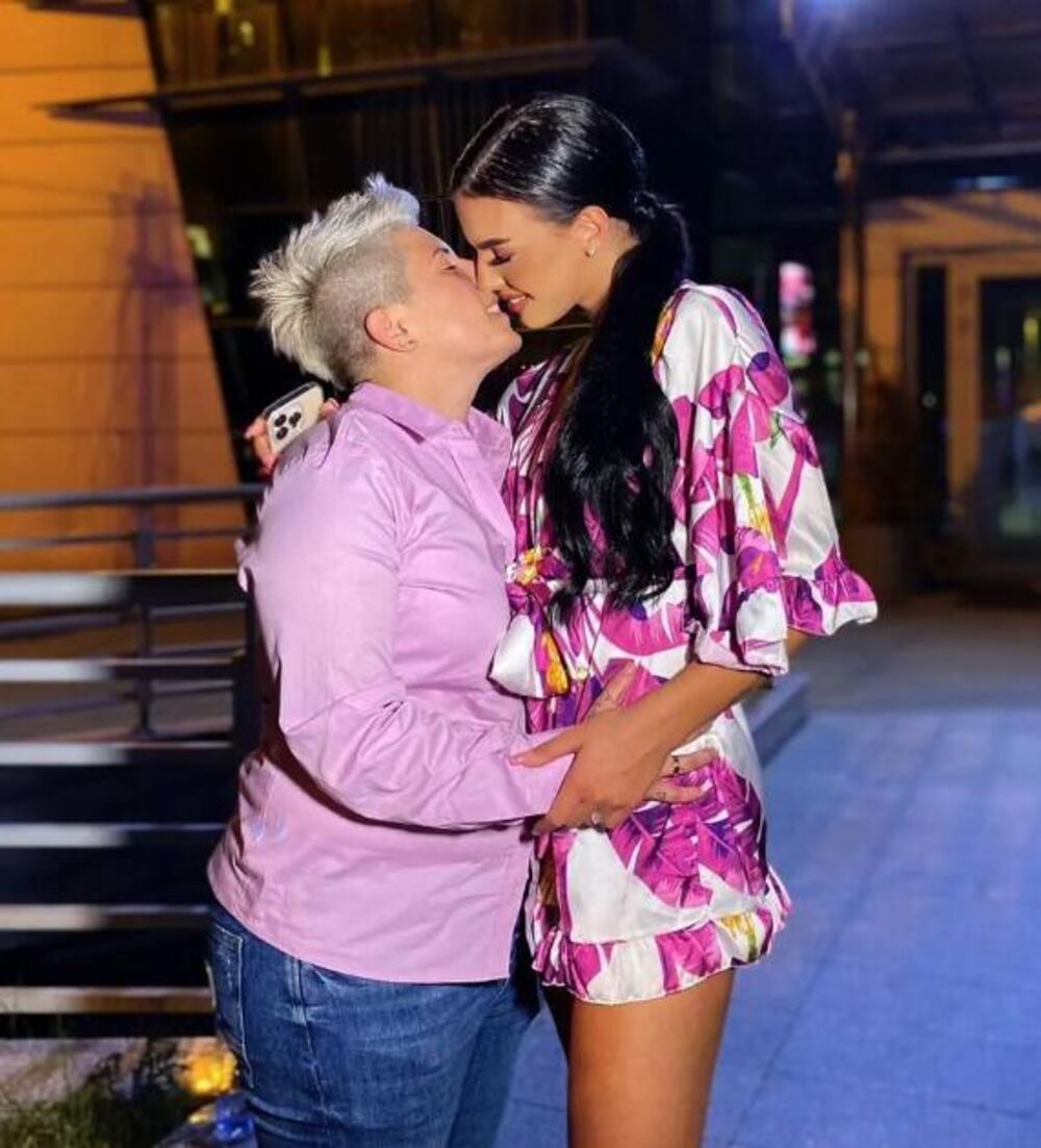 Njih dve su održavale kosu kod istog čoveka