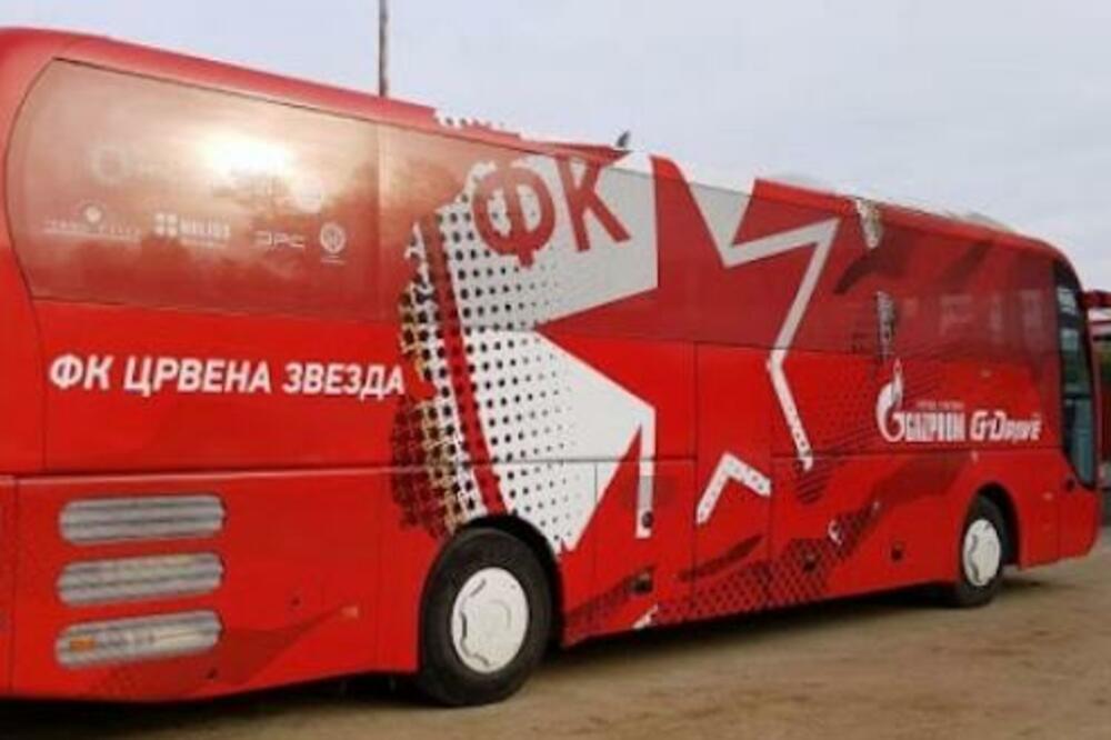 HAOS U BANJA LUCI! Napadnuti navijači Crvene zvezde tokom manifestacije "Zvezdin karavan"! (FOTO)