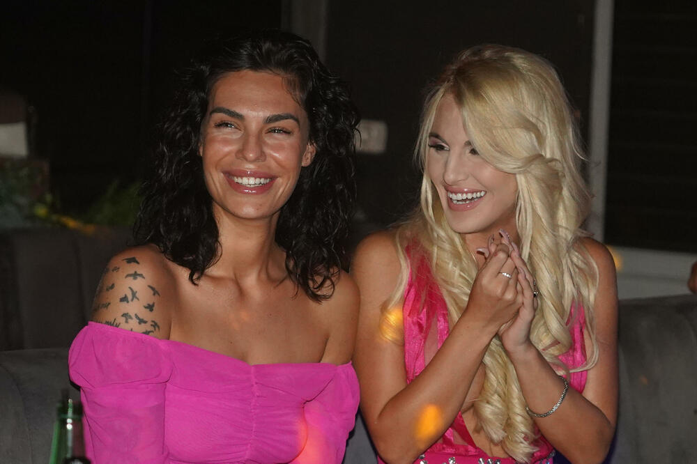 EVO ZAŠTO JE CEO BEOGRAD BRUJAO SINOĆ O NJIMA! Crnka i plavuša KAO BOGINJE LEPOTE: Ne zna se koja je JAČA, BOMBE