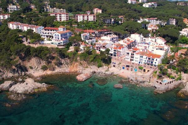 LETNJA DESTINACIJA KAO IZ SNOVA, A I DALJE JE ISPOD RADARA ZA SRPSKE TURISTE: Ima rajske plaže i predivne pejzaže!