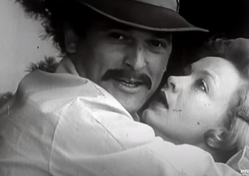 Milena Dravić i Slobodan Đurić u filmu 'Izvinjavamo se, mnogo se izvinjavamo'