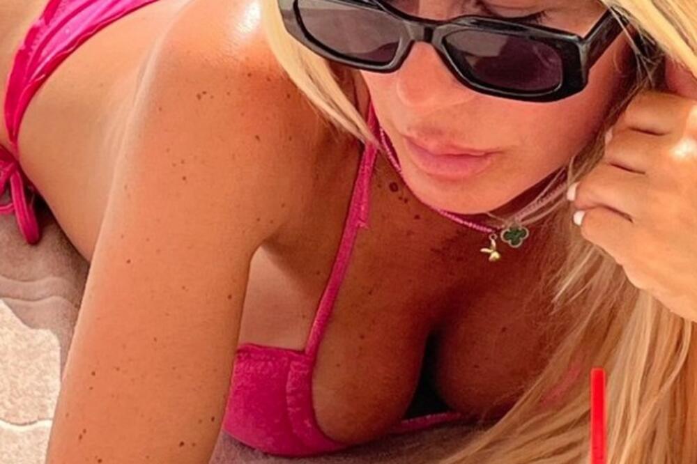 SRPSKA PEVAČICA IZGUBILA BEBU! Saopštena joj najtragičnija vest, ispričala potresne detalje