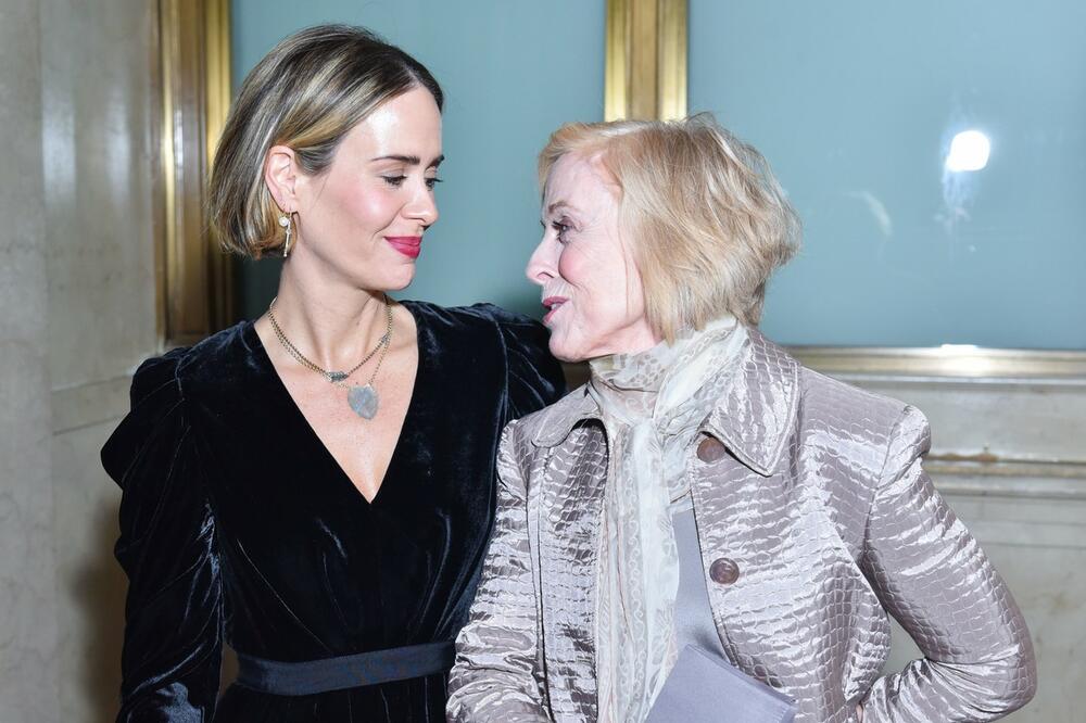 LJUBITELJKA BAKICA PONOVO U CENTRU PAŽNJE! Razlika u GODINAMA je BAŠ VELIKA, a one ne odustaju od VEZE i LJUBAVI