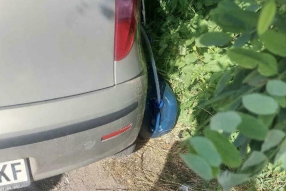 LOPOVI VREBAJU OVAKO PARKIRANA KOLA NA ADI CIGANLIJI: Čim se okrenete, kreću u AKCIJU i rade jednu stvar! (FOTO)