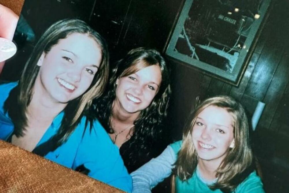 SUDBINA RAZOTKRILA MRAČNU TAJNU OVE MAJKE: Njenoj ćerki je sve bilo jasno čim je UGLEDALA TU DEVOJČICU (FOTO)