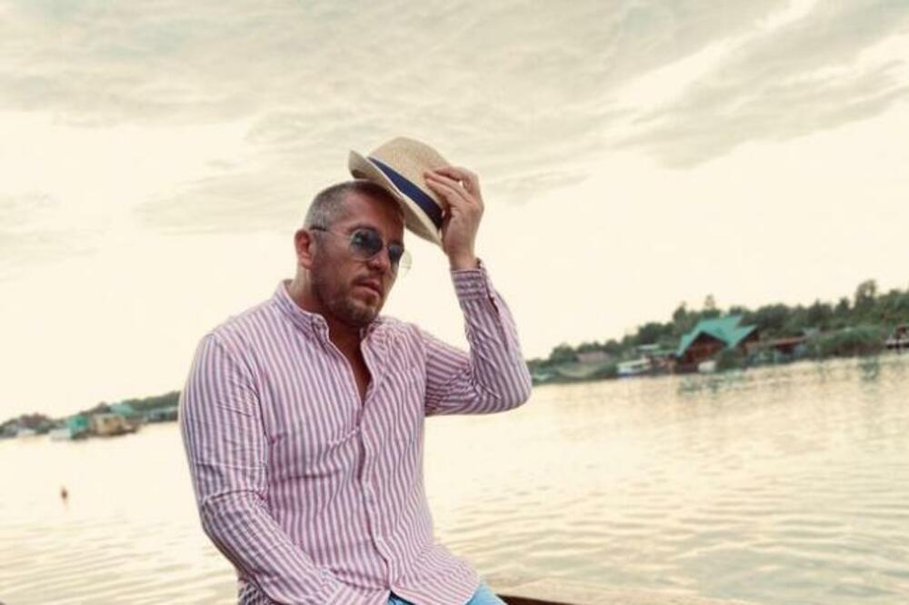 POZNATI PEVAČ ODLUČIO DA OTKRIJE PRAVO LICE ESTRADE: Rekao ono što bi RETKO KO SMEO JAVNO da IZGVORI