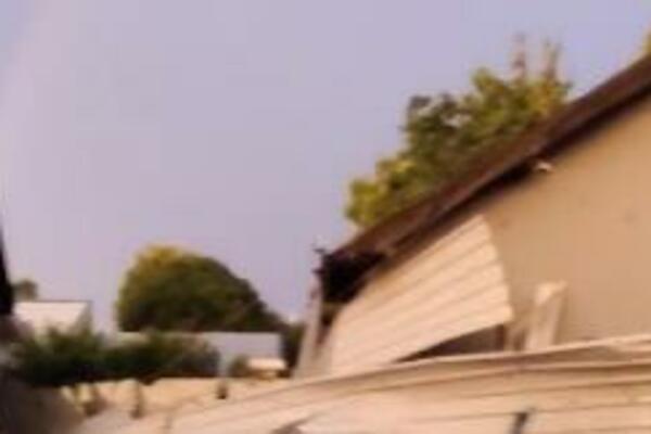 SUPERĆELIJSKA OLUJA PARALISALA SRBIJU: Otkazani letovi, srušeni krovovi, vetar nosio sve pred sobom (VIDEO)