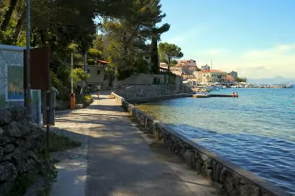 ŽENA SE KUPALA U PLIĆAKU U HRVATSKOJ, A ONDA JE POČELA DA VRIŠTI: Kada je videla ŠTA ju je NAPALO bila je ZAPANJENA