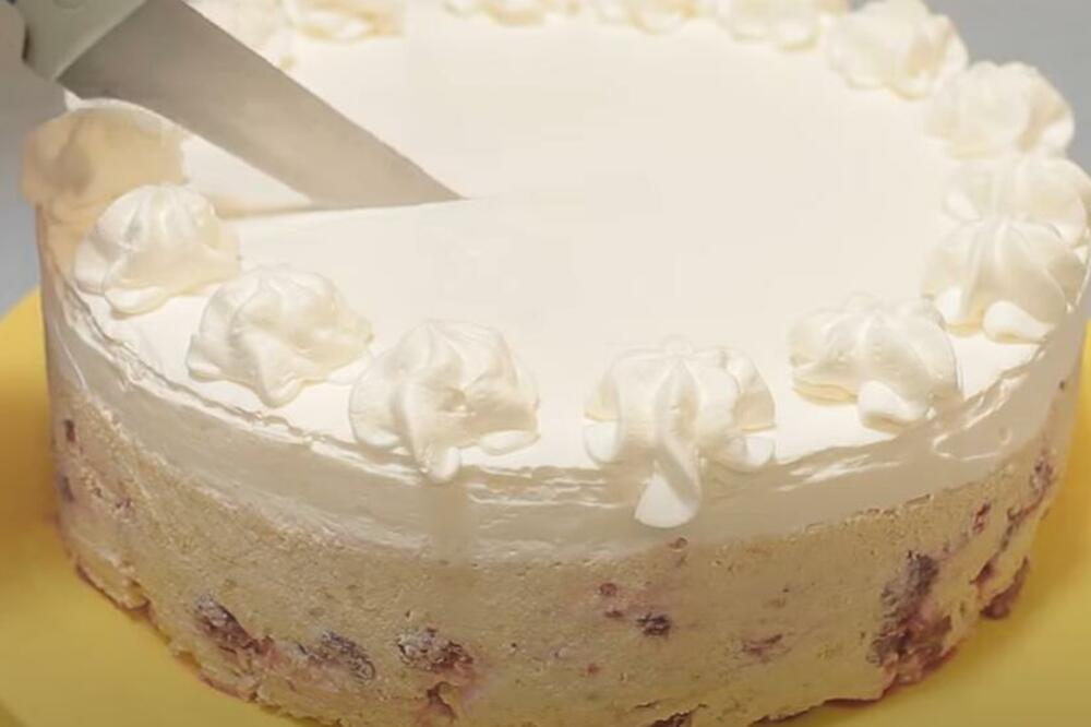 TORTA SA MALINAMA I PLAZMOM JE JEDNA OD NAJBOLJIH ZA LETO: Osvežava pri PRVOM ZALOGAJU, prostiji RECEPT ne postoji