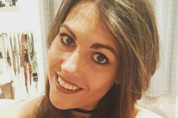 ČIM SE VERILA, MAJKA JOJ POSLALA SLIKE NJENOG BUDUĆEG MUŽA: Nakon što je to VIDELA, ništa nije bilo ISTO (FOTO)