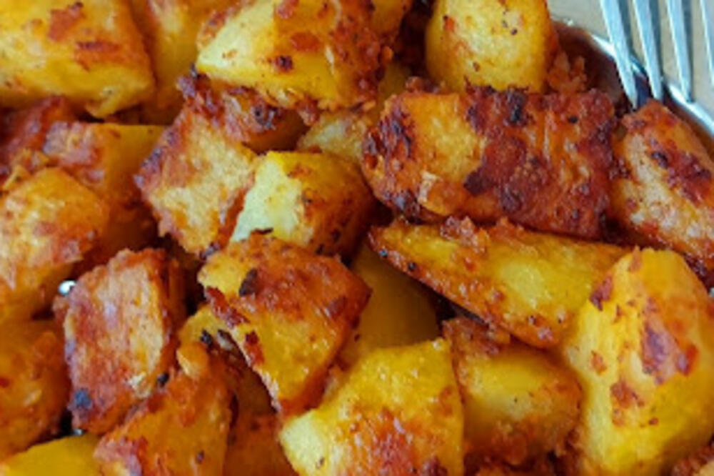 TRIK ZA SAVRŠENU, HRSKAVU I ZAPEČENU KORICU KROMPIRA, KOJI ZNAJU SAMO VRHUNSKI KUVARI: Probajte ovako da ga pečete