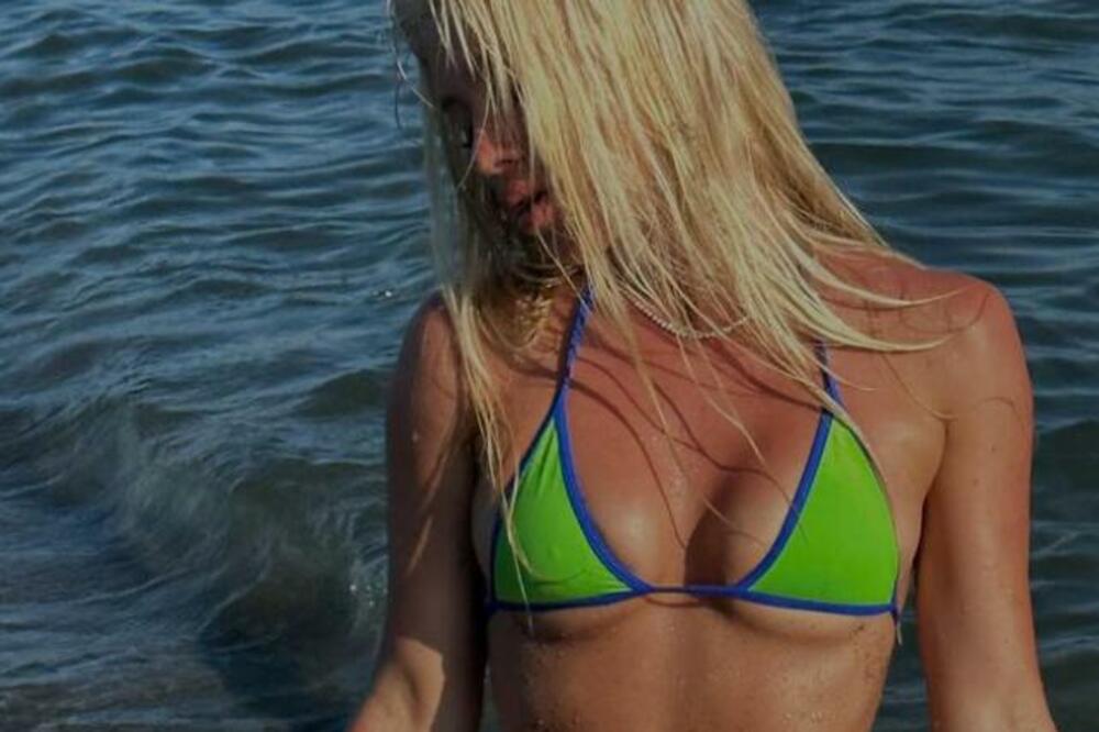 ŠTA JOJ RODITELJI KAŽU NA GOLE SLIKE? EMA IMA SAMO 19 GODINA, A VEĆ POČELA DA SE SKIDA: Pogledajte vi OVE fotke