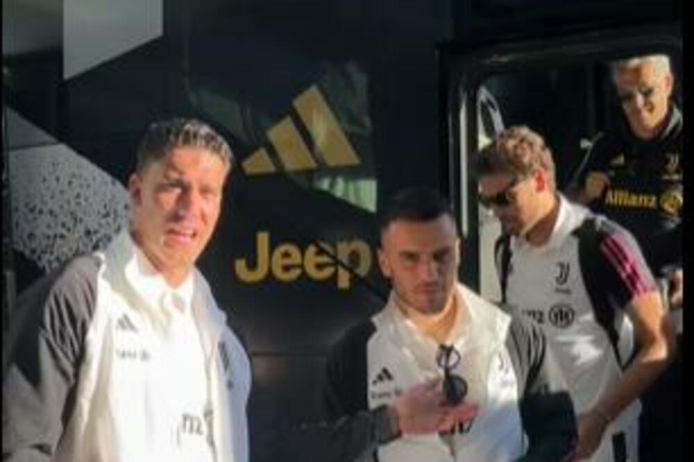 RASPOLOŽENI ZA ŠALU: Zanimljiv razgovor Kostića i Vlahovića! (VIDEO/FOTO)