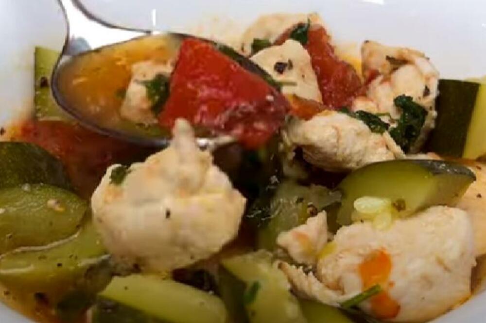 GULAŠU SA TIKVICAMA NIKO NEĆE MOĆI DA ODOLI: Toliko je LAGAN da će vam SVI TRAŽITI tanjir VIŠE (RECEPT)