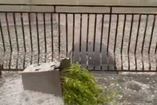 PRVI SNIMCI NEVREMENA KOJE JE STIGLO U SRBIJU! Oko Aleksinca tuče jak grad, kod Čačka lije ko iz kabla (VIDEO)