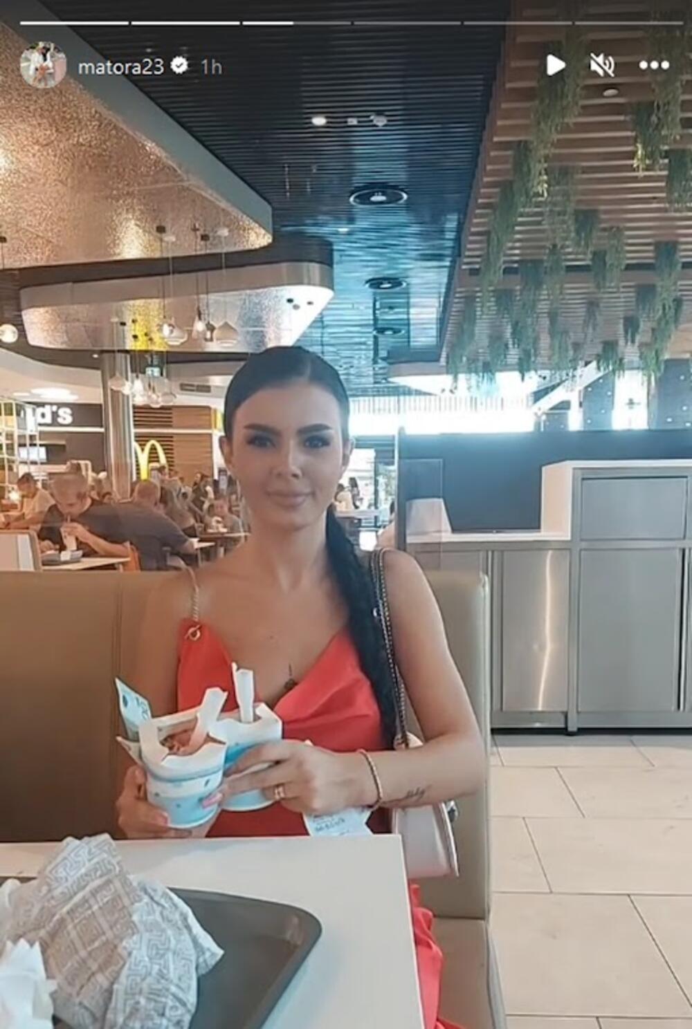 Zadrugarke su objavile snimak dok su vršile i poslednje pripreme za medeni mesec, a snimale su se u jednoj radnji dok su birale kofere.