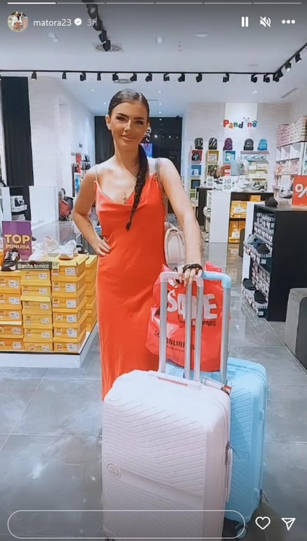 Odmah su svi primetili da su se i tu podelile 'uloge, Matora je odabrala plavi, a Anita 'roze', kao pravi 'muž' i 'žena'.