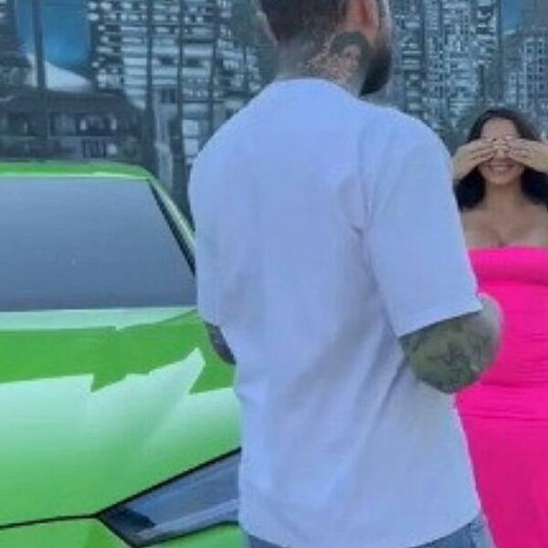 KUPIO ŽENI LAMBORGINI IZ NAJBIZARNIJEG RAZLOGA: Zbog onoga što je uradila bi je svaki muškarac OTERAO! (VIDEO)