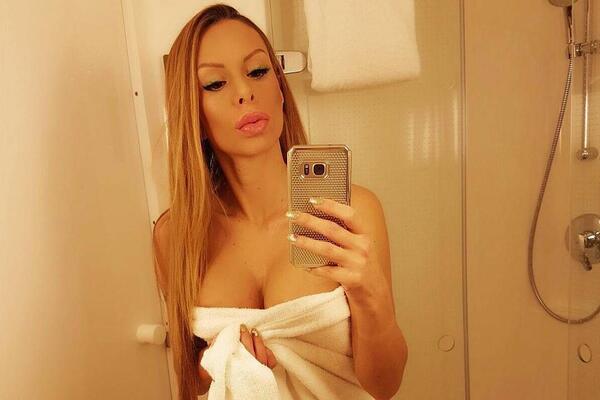 ŽELI TROJKU SA OVA DVA POZNATA SRBINA: Pevačica šokirala PRIZNANJEM za Espreso, VOLELA BI DA IH VIDI GOLE