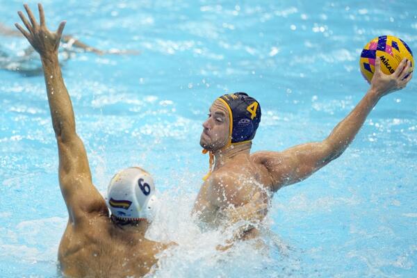 HRVATI POTOPLJENI: Crnogorski vaterpolisti dobili DRAMU u derbiju osmine finala, prvak Evrope VEĆ ide kući!