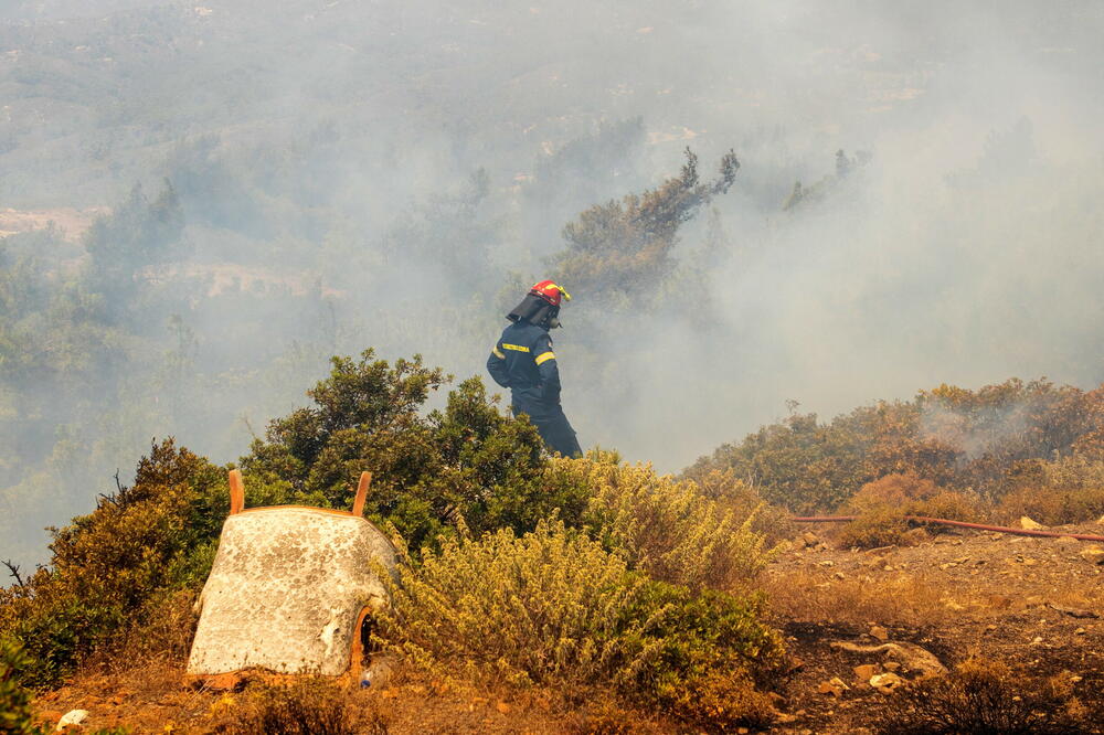 Požari okovali Severnu Makedoniju, stihiju gasi i avion iz Srbije: Ovo je 13 kritičnih lokacija u komšiluku!