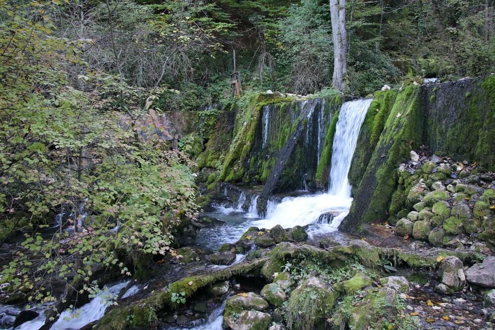 NAJKRAĆA REKA U EVROPI JE DUGA SAMO 365 METARA: Nosi naziv i Reka "Godine", a posebno je VAŽNA za BRAČNE PAROVE