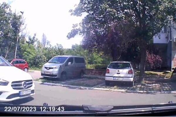 "BUDALO, IZLETEO SI NA POLA ULICE": Snimak sa RASKRSNICE u Beogradu zbunio I STRUČNJAKE, ko ovde IMA PREDNOST?