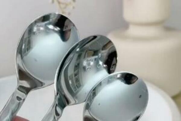 UBACITE 1 SITNICU U MAŠINU ZA SUDOVE I IMAĆETE POTPUNO NOVI ESCAJG: Izgrebane KAŠIKE nikad više NEĆETE VIDETI