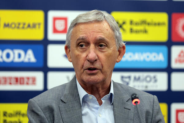 MEČ GRČKE I SRBIJE POČINJE MINUTOM ĆUTANJA! Odaje se počast ubijenom navijaču AEK-a