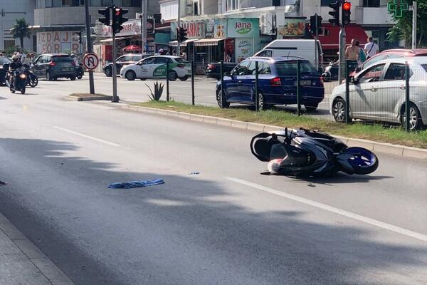 TEŠKA SAOBRAĆAJNA NESREĆA U BUDVI: Motociklista pao sa vozila, hitno prevezen u bolnicu