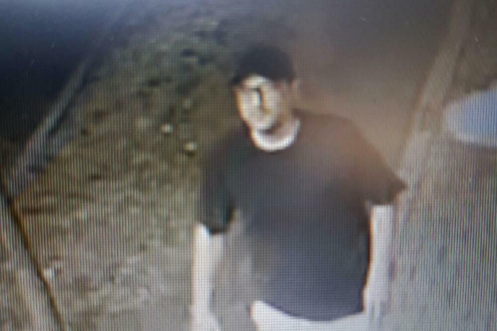 ODMAH OBAVESTITE POLICIJU AKO VIDITE MUŠKARCA SA SLIKE: On je OSUMNJIČEN za NAPAD na ADVOKATA!