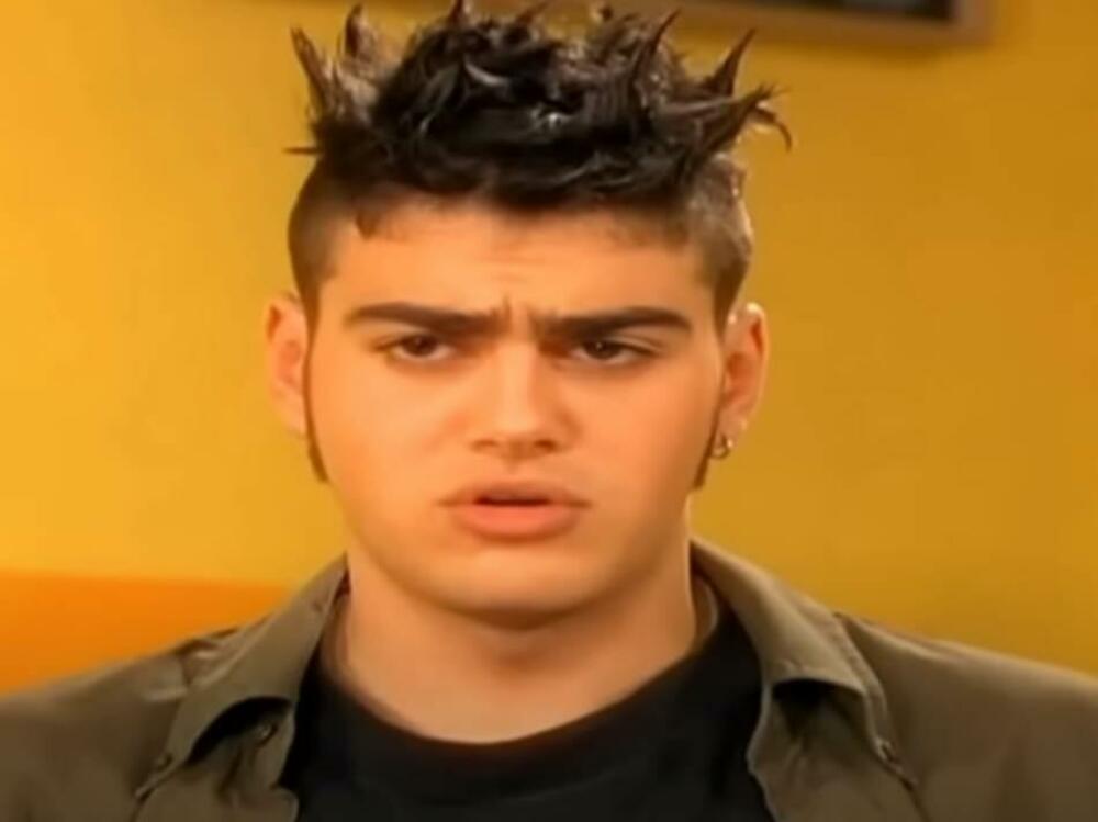 Završio je studije komunikologije