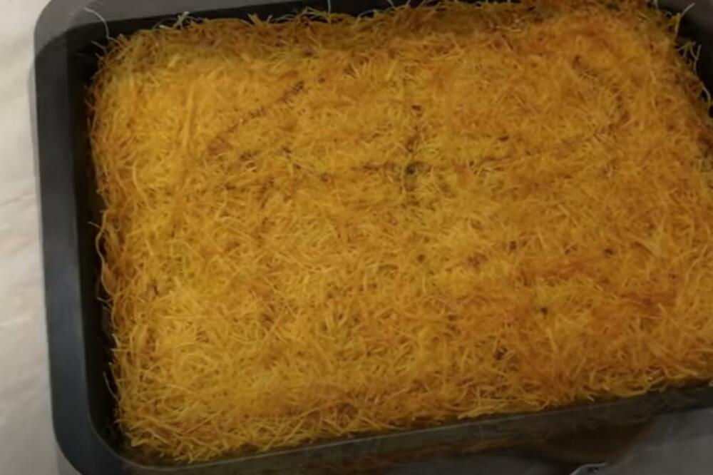 ZA OVIM TRADICIONALNIM BOSANSKIM KOLAČEM SU SRBI POLUDELI: Toliko je DOBAR da ga NEĆETE ŠTEDETI, odmah u KUHINJU