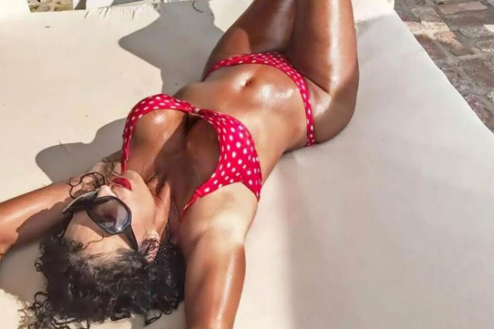 ŽENO, DA LI JE MOGUĆE DA SI OVAKO DOBRA? Zbog njenih VRELIH FOTKI muškarcima staje DISANJE, izgleda kao PRAVA BOMBA