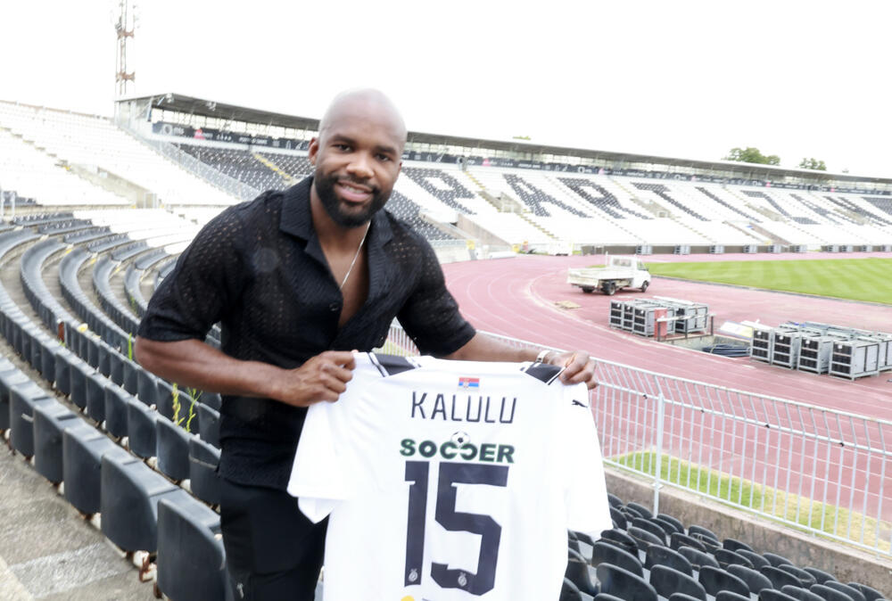 Aldo Kalulu na predstavljanju u Partizanu
